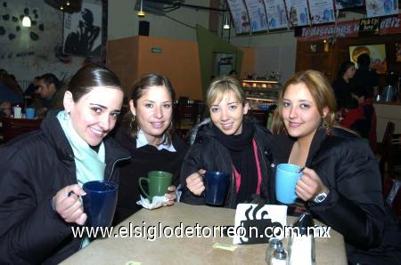 08012007
Gabriela Moreno, Mariana Alarcón, Lilia de Córdova y Valeria Haro en reunión de café.