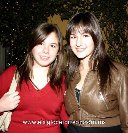 10012007
Brenda Villalobos y Ana Victoria Pérez.