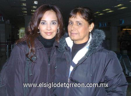 11012007
Almendra Muñiz y Sue Ávalos viajaron con destino a Yucatán.