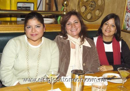11012007
Rocío Cuéllar, Cinthya Castillo y Cuquis Martínez.