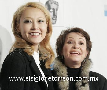 La nominación como 'mejor actriz de reparto' fue para la mexicana Adriana Barraza (der.) y para la japonesa Rinko Kikuchi (izq.).