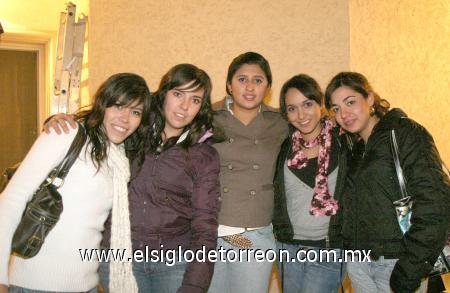 15012007
Marisol Mondragón, Ana Laura Ornelas, Pamela Pinto, Paulina de la Fuente y Judith Anneth.