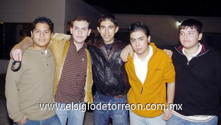 14012007 
Adolfo Villar Saldaña con sus amigos Jorge Cepeda, Ricardo Sifuentes, Luis Macías y José Àngel Flores.