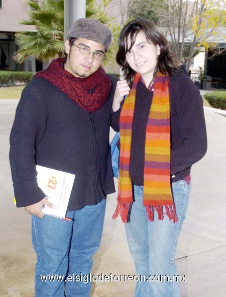 14012007 
Jonathan Acosta y Paulina Vaca.