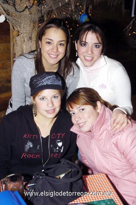 14012007 
Luisa González, Charlote González, Alina Arratia y Sofía Fernández.