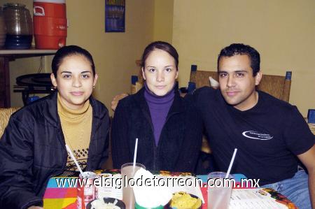 14012007 
Marcela Ibáñez, Iraís Arreola y Jorge Iparrea.