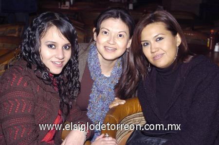 14012007 
Rosy Luján, Miriam Sánchez y Mary Ortiz.