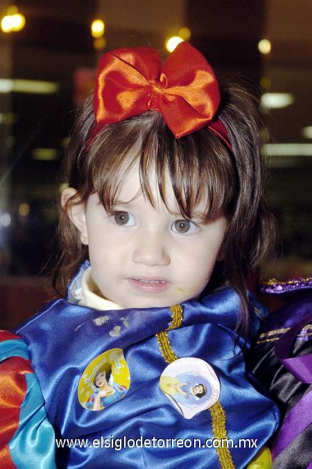 12012007 
Jéssica Díaz de León celebró su cumpleaños con una fiesta de disfraces.