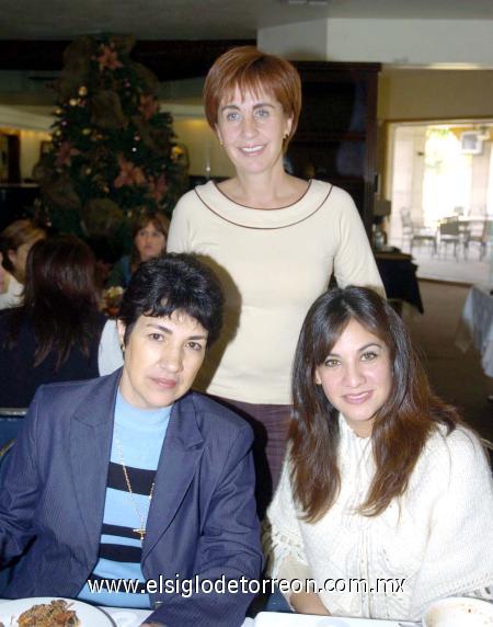 14012007 
Carmen Metlich, Carolina Farías y Adriana Ríos.