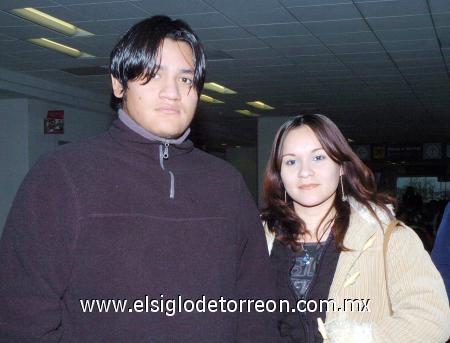 13012007 
Claudia Miranda viajó al D.F., la despidió Daniel Miranda
