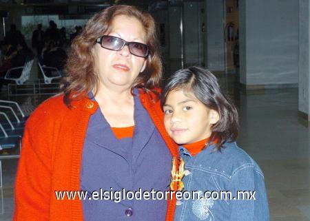 13012007 
Marcela Ávila y Sarhaí Ruiz viajaron con destino a Tijuana