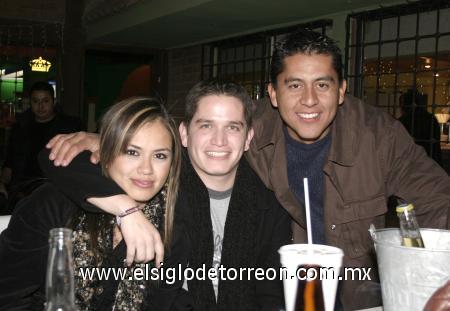 17012007
Rafael Ríos, Gerson Chávez y Diana Chávez.
