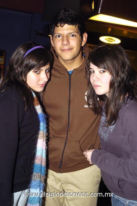 18012007
Anilú González, Mario Cortez y Eveline Hayot.
