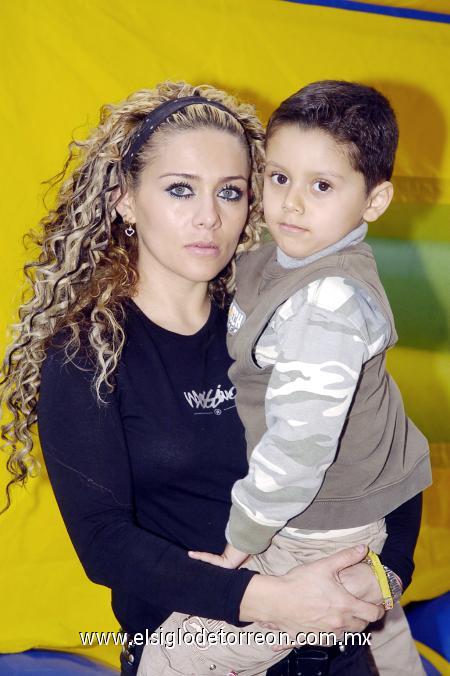 19012007 
Halía Isaís y Nassim Limones Isaís.