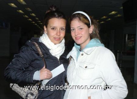 18012007
Laura Enríquez y Mónica Román viajaron a Cancún.