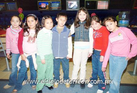 20012007 
 Frida Prado con sus amigas Natalia, Ana Paula, Ángela, Gabriel, Belem y Gaby