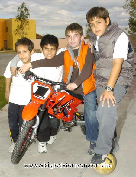 23012007
Daniel González, Fernando Zablah, Luis Veyán y Guillermo González.