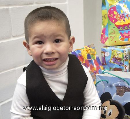 23012007
Sebastián Armijo Flores fue festejado por sus papás, Carlos Armijo Wong y Claudia Flores Salas, al cumplir años.