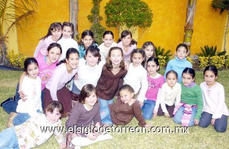 21012007 
Daniela Aguilera López festejó en compañía de sus mejores amiguitas.