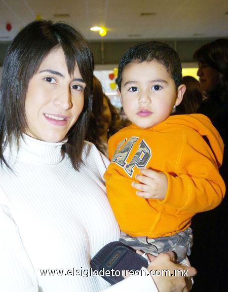 21012007 
Lorena de Mendoza y su hijo Rodrigo.