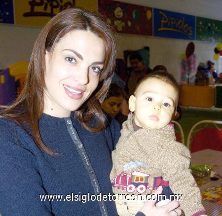 21012007 
María Esther de Barrios y su hijo Andrés Barrios.