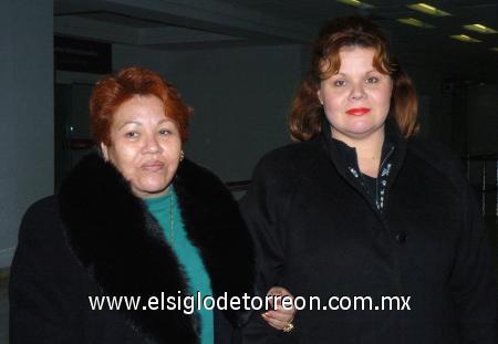 22012007
Juana María de Gaytán viajó al DF, la despidió Mayela Gaytán.