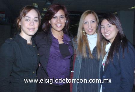 23012007
Procedentes de la ciudad de Monterrey arribaron a La Laguna Karla Sáenz, Betzabet Hermosillo, Cecilia Loma y Mariana Mireles.