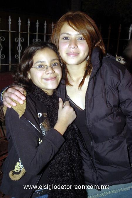 21012007 
Estefy García y la hermana de la novia,Beatriz Martínez.
