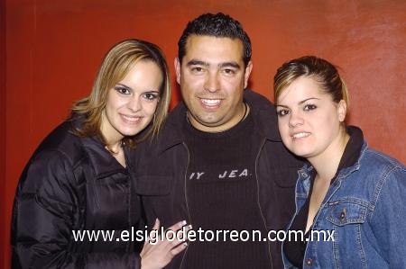 21012007 
Mariana, Omar y Gaby.