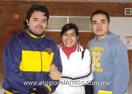 25012007
Sergio Ceballos, Jessania Rodríguez y Yair.
