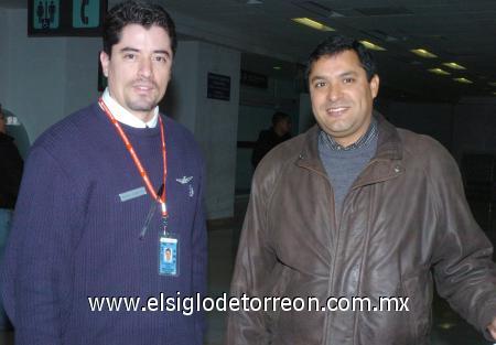 25012007
Ricardo Castro viajó a Los Ángeles, lo despidió Rafael Guerrero.