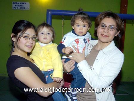 26012007 
Ana Patricia Gómez, Emma Gómez, Cristina Rocha y Ana María Gándara.
