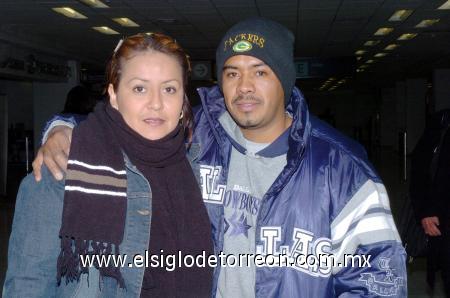 26012007 
Anahí López viajó a Tijuana y fue despedida por César Juárez.