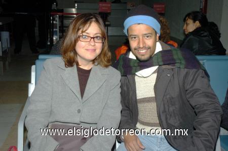 26012007 
Alejandra Díaz viajó al Distrito Federal, la despidió Rafael Díaz.