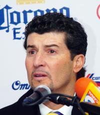 A José Manuel de la Torre, técnico de Chivas, le hubiera gustado haber ganado por tres goles a cero, pues su equipo estaba bien plantado y dominaba las circunstancias, sin embargo se mostró contento con la victoria obtenida anoche frente a Santos Laguna en el estadio Corona. 

Reconoció que sus jugadores fueron fieles al estilo del Rebaño Sagrado, de jugar ofensivo lo mismo en su casa que fuera de ella, de buscar desde el inicio del partido la meta del rival y tratar de aprovechar las oportunidades del mismo.