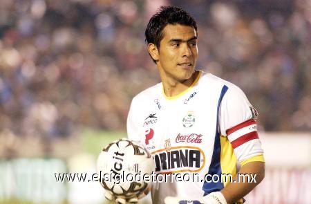 Oswaldo hizo su parte, pero a fuerza de ser sinceros no fue su noche, se vio titubeante e incluso colabora en dos goles, mismos que le recuerdan lo que representa abandonar al campeón y llegar a un equipo que pelea por mantener la categoría.