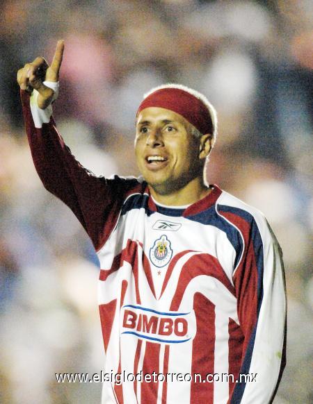 Alberto Medina venció a Oswaldo Sánches a pase de Adolfo Bautista, en
el primer gol que recibe el portero por parte de Chivas tras su salida
de este equipo; el 0-2 vino por cuenta de Omar Bravo quien en la
semana había prometido la anotación.