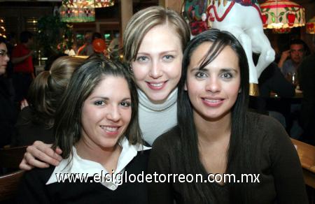 28012007 
Caro Venegas, Ale Towns y Angélica Valenzuela.