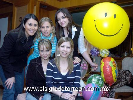 28012007 
Claudia Leal Motola y Alejandra Álvarez Garza fueron festejadas por sus amigas Cecilia Gutiérrez, Lorena Murillo y Elisa Esparza con motivo de su cumpleaños.