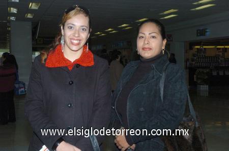 28012007 
Eloísa Perkstein viajó al DF, la despidió Esther Franco.