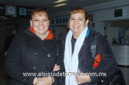 28012007 
Graciela y Lourdes Martínez viajaron a Los Ángeles.