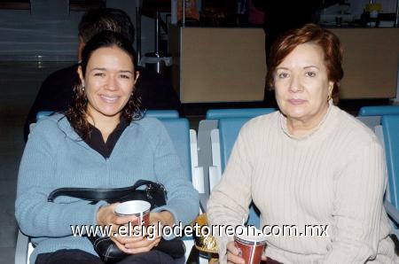 27012007 
 Elisa Trujillo viajó a Villahermosa , la despidió Luz María Morales
