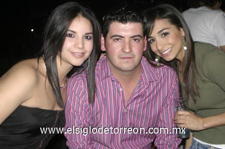 30012007
Gilda Magallanes, Ricky Ruiz y Liza Rodríguez.
