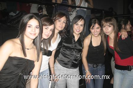 30012007
Liza Rodríguez, María, Malú y Águeda Rincón, Pamela Castañeda y Katiushka Herrera.