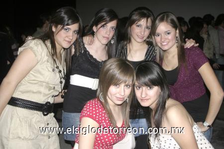 31012007
Adri Fernández, Miriam Aguilera, Eli Narváez, Gaby Vega, Karime Velázquez y Sofía Frisbie.