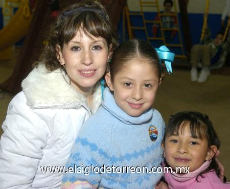 30012007
Martha Aguilera de Puentes, Pamela Puentes y Valeria González.
