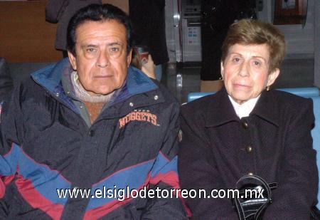30012007
Juventino Aguilera y Socorro de Aguilera viajaron a París.
