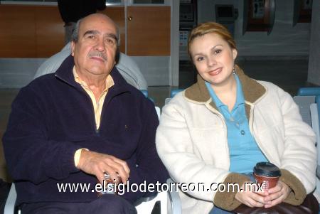 31012007
Laura Guevara viajó a Carolina del Sur, la despidió José Luis Sandoval.