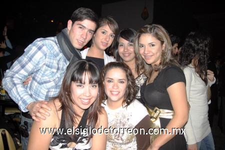 01012007
Ami, Aniclau, Sergio y Susy Avilés, Vivi y Denisse Carrillo.