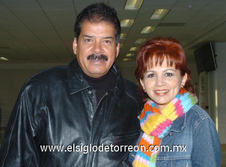 01022007
Marian de González viajó a Sonora, la despidió Horacio González.